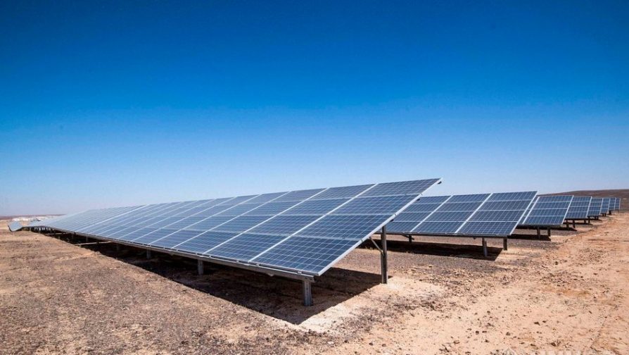 Azraq, prvo begunsko taborišče, ki ga poganjajo obnovljivi viri energije