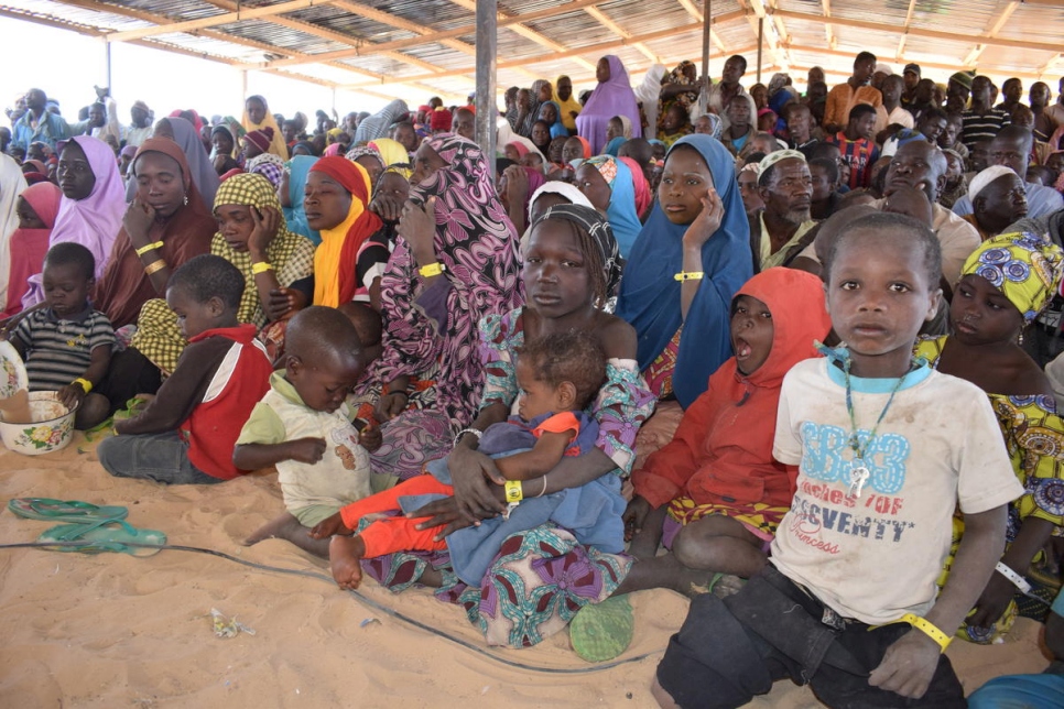Des réfugiés nigérians nouvellement arrivés participent à une réunion au camp de Dar es-Salam, Tchad. Janvier 2019. 
