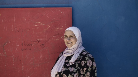 Abir Khreisha, finaliste régionale pour le Moyen-Orient de la distinction Nansen du HCR pour les réfugiés, pose pour un portrait dans un centre communautaire à Madaba, en Jordanie.  