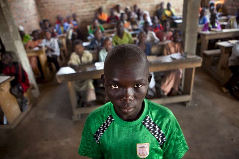 Au sud du Tchad, la population locale bénéficie de la présence de réfugiés centrafricains via le centre de formation professionnelle du village de Beureh, ouvert à tous. On peut y suivre des cours pour devenir mécanicien, charpentier, tailleur ou forgeron. Camp d'Amboko.