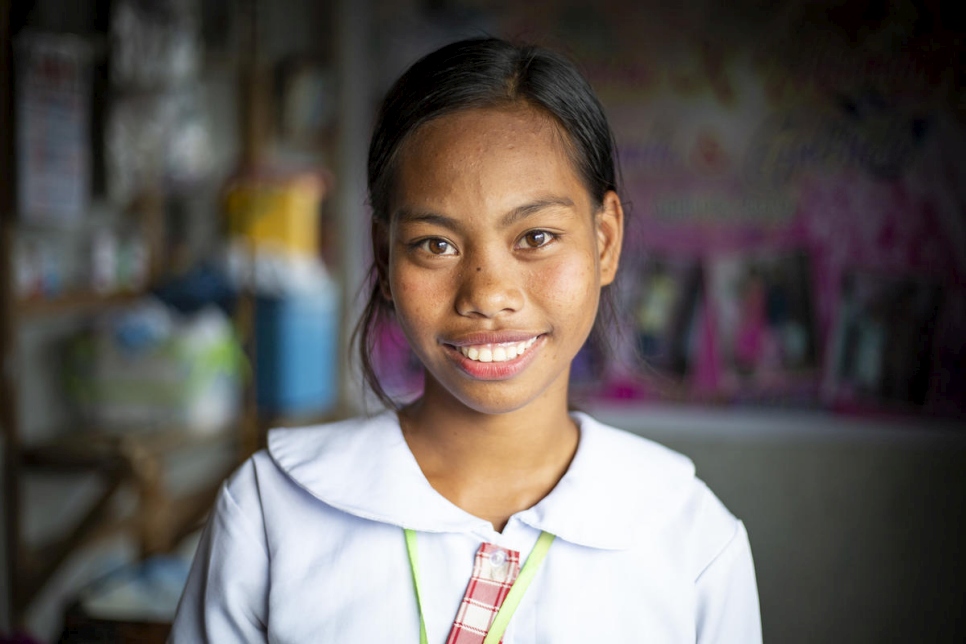 Pirina, de 15 años, pertenece a la comunidad indígena Sama Bajau en el sur de Filipinas y corría el riesgo de ser apátrida. Ahora que posee la ciudadanía, puede asistir a la escuela secundaria.