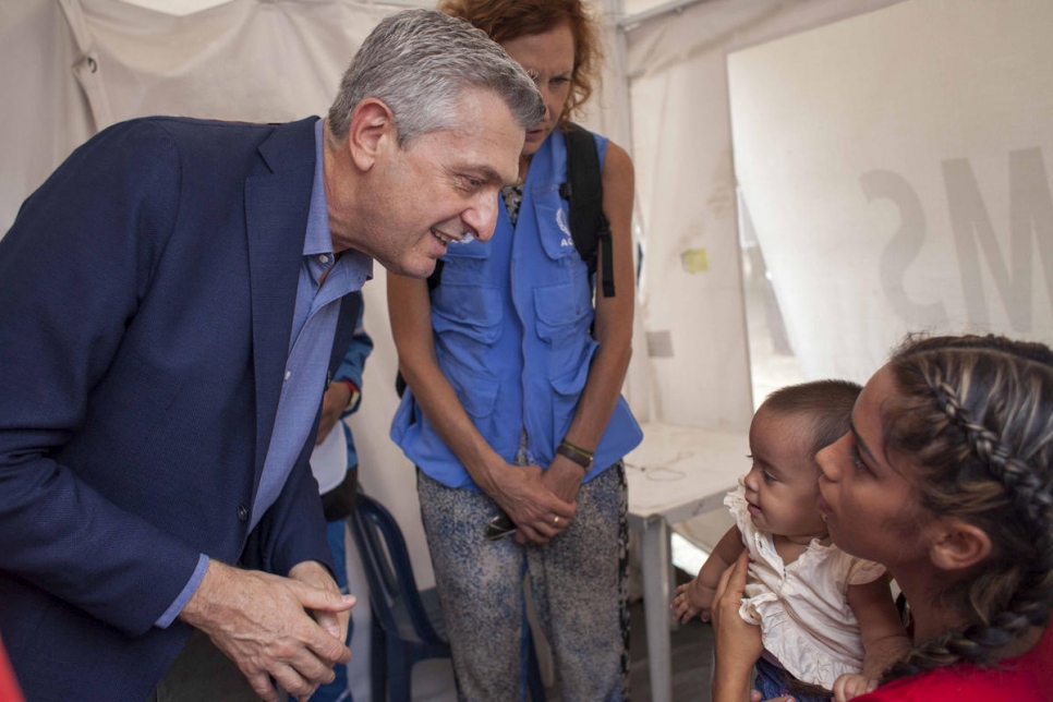 Durante su visita al Puente Internacional Simón Bolívar, el Alto Comisionado, Filippo Grandi, se conoció a Yinaica Quintero y su hija de 9 meses, Shaina. Cruzaron a Colombia para acceder a los servicios de salud.  