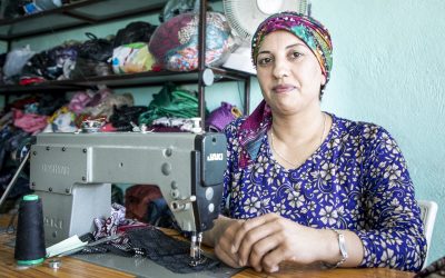 Costureira síria cultiva clientela fiel em campo de refugiados