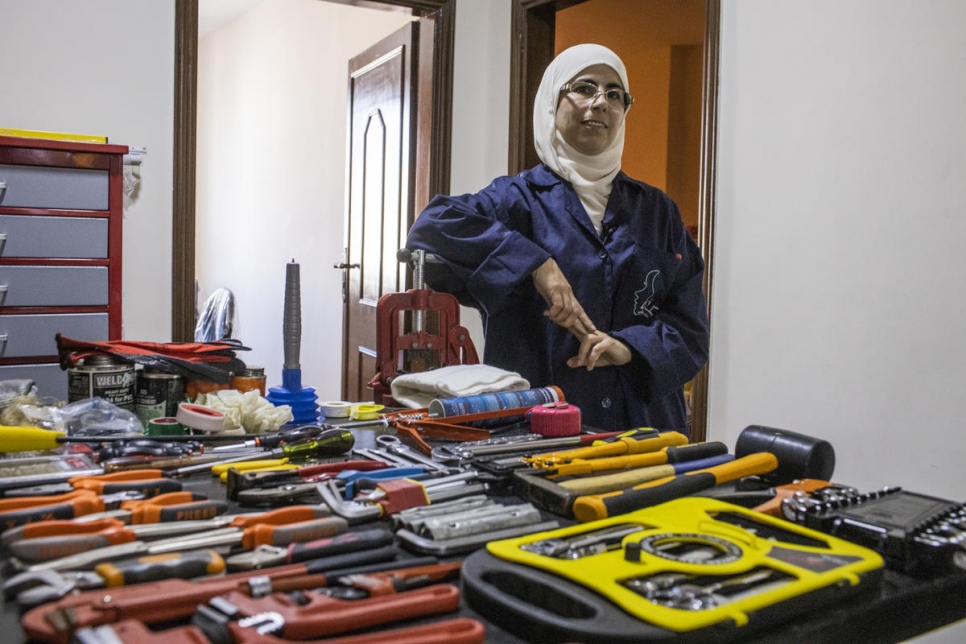 Safaa en su centro de capacitación en Irbid, Jordania, donde enseña fontanería.