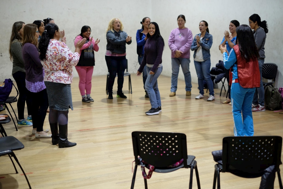 Las madres venezolanas y colombianas que llevan a sus hijos al centro deportivo han creado un espacio seguro que les ayuda a integrarse en la sociedad ecuatoriana. 