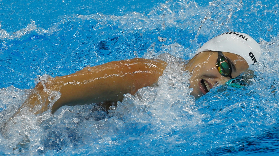 Yusra Mardini, una nadadora de 18 años que huyó de la guerra en Siria, aprovecha el agua en su última carrera de los Juegos de 2016.