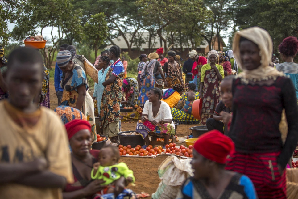 Au camp de réfugiés de Nyarugusu, le marché permet aux réfugiés d'accéder à une variété d'aliments.  