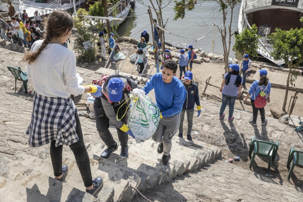 في يوم واحد، قام المتطوعون بإزالة 11.5 طن من النفايات من النهر. 
