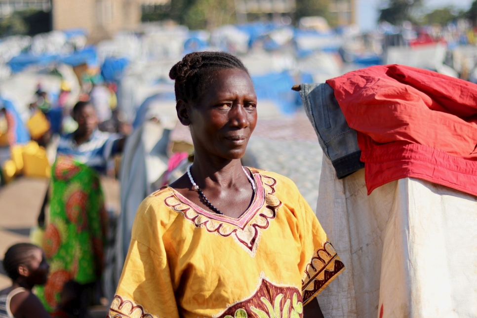 Pascaline huyó de su pueblo de Dese en febrero con sus cuatro nietos. Ahora viven en el enclave para desplazados del Hospital General de Bunia. 