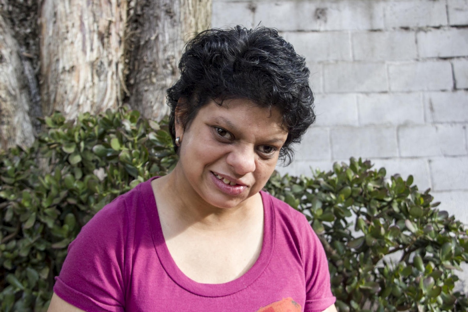تبحث أدريانا، وهي من فنزويلا ومصاب بإعاقة إدراكية، عن الأمان في الإكوادور.