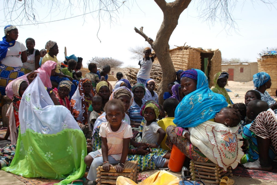 Une famille déplacée par la violence au Burkina Faso a trouvé refuge avec des proches à Dori. Photo d'archives, mai 2019