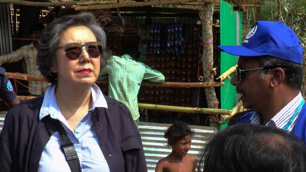 Yanghee Lee (L), the UN's Special Rapporteur on the situation of human rights in Myanmar, visits a camp in Cox's Bazar, Bangladesh, where tens of thousands of Rohingya Muslims took refuge from an army campaign, Feb. 21, 2017.