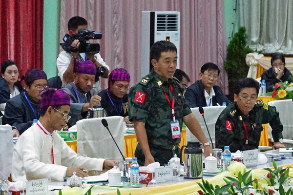 General Gwan Maw (C) speaks during a meeting between representatives of the previous Myanmar government and a delegation of the Kachin Independence Organization in Myitkyina, northern Myanmar's Kachin state, Oct. 8, 2013.