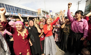 Uyghurs protest in Urumqi, July 7, 2009