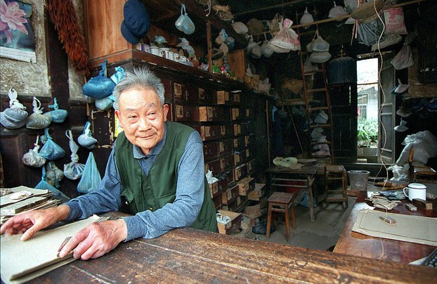 A Chinese doctor waits for customers at his private traditional Chinese medicine store on the outskirts of China's southwestern city of Chengdu, in file photo. 