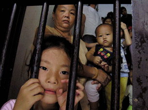 NONGKHAI, Thailand: Hmong refugee families behind bars at a Thai detention center, Aug. 21, 2008.