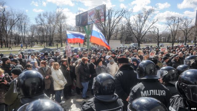 Pro-Russian protesters attend a rally in the eastern Ukrainian city of Luhansk on April 5.
