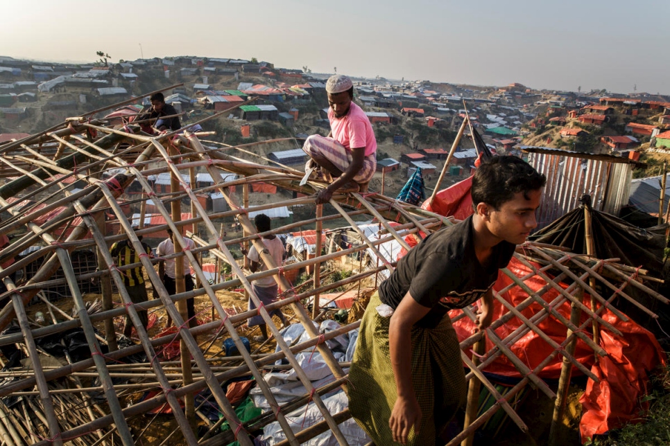 Bangladesh. Rohingya adapt to new lives in refugee camps