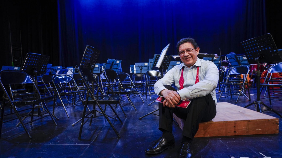 Víctor Mata, founder of the Panama Philharmonic Orchestra, on stage ahead of the group's Christmas concert dedicated to refugees and asylum seekers.