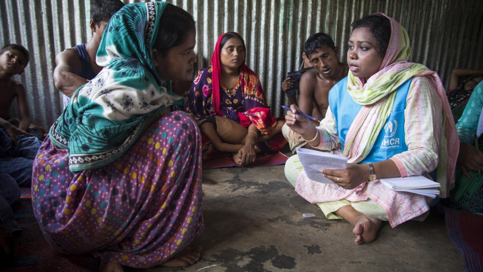 Bangladesh. Psychologists help Rohingya survivors