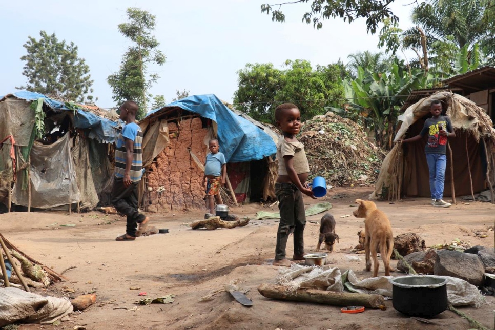 Un enfant joue dans une installation spontanée de déplacés internes à Oicha, territoire de Beni. Photo d'archives, juillet 2018. 