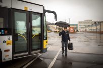 Am Steuer der gelben Riesen durch die Hauptstadt