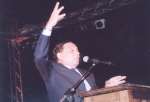 UNHCR Goodwill Ambassador Adel Imam addressing the crowd at the gala dinner in Cairo, 2004.
