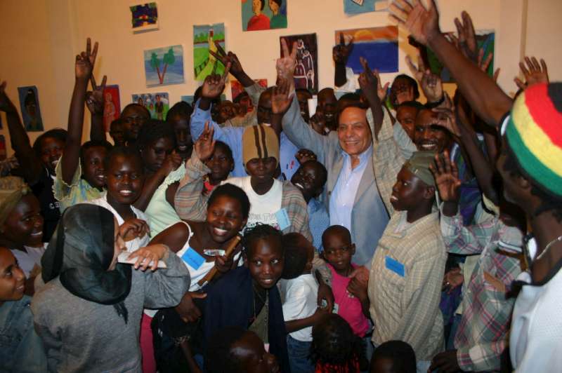 UNHCR Goodwill Ambassador Adel Imam with all the participating refugee children in the art exhibition.