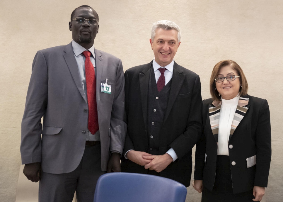 Josphat Koli Nanok, gouverneur du comté de Turkana au Kenya (à gauche), Filippo Grandi, Haut Commissaire des Nations Unies pour les réfugiés, et Fatma Șahin, maire de la municipalité métropolitaine de Gaziantep et présidente de l'Union des municipalités, Turquie, lors du 11e Dialogue du Haut Commissaire sur les défis de protection, à Genève. 