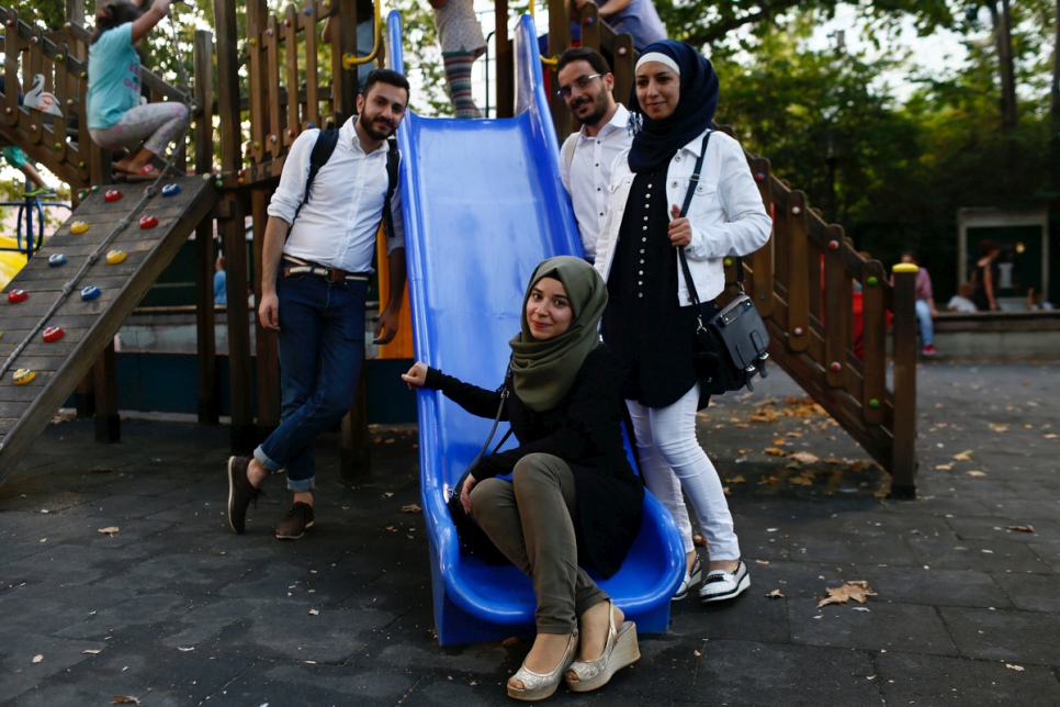 Turkey. Refugee scholarship-winners meet UNHCR boss in Ankara