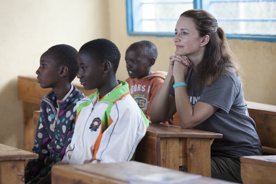 Kristin visits Paysannat school in Mahama refugee camp, where over 20,000 Burundian refugee children (at the time of writing) are being supported in school by the Government of Rwanda and UNHCR. Constructing more than 100 classrooms in the local school near the camp, today this is the largest school in the country, and thanks to the Government policy of integration, refugee children attend classes alongside Rwandan host community children.