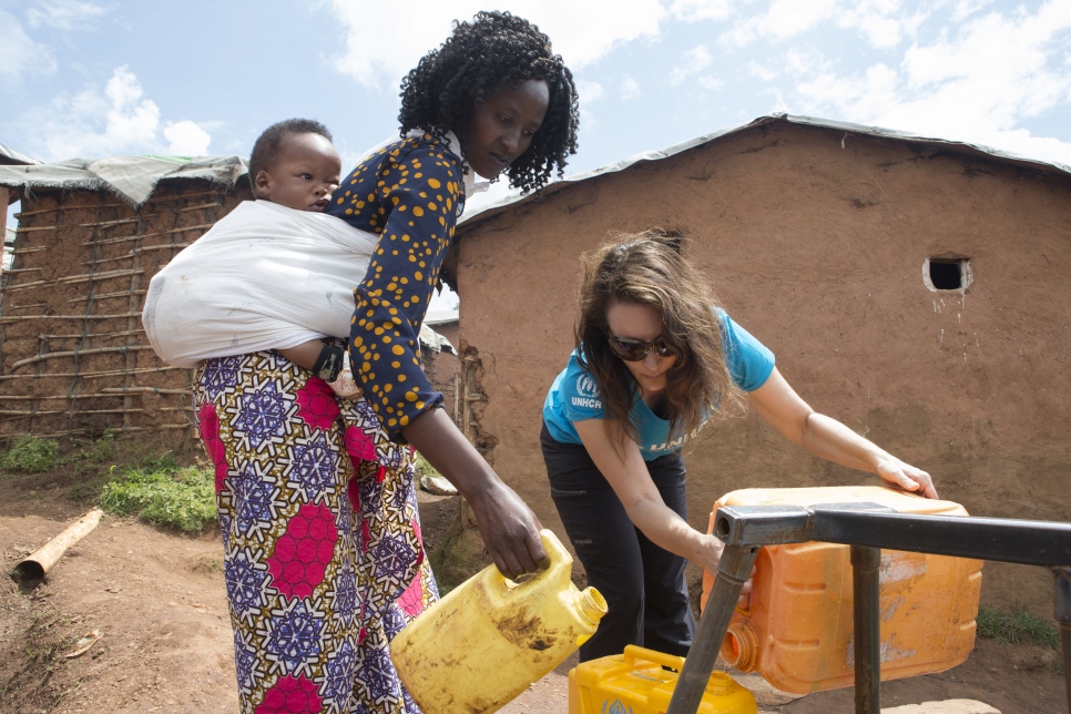 Kristin Davis joins Congolese refugee Catherine to understand her daily life in Gihembe camp. Catherine was waiting for the date to be resettled to the USA, having lived in the camp for 20 years. She was subsequently resettled in January 2017. 