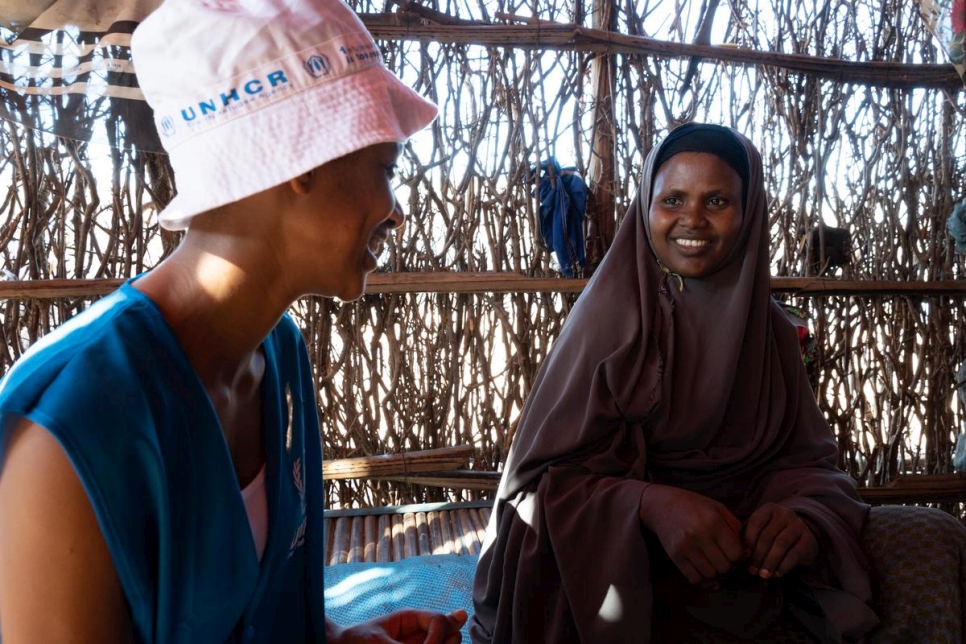 UNHCR High Profile Supporter, Betty G, speaks with Somali refugee Hibo Abdi, who owns a cold drinks shop in melkadida, Ethiopia.