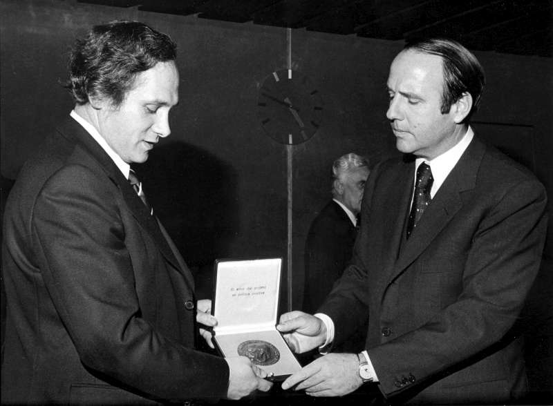 General / Reverend Helmut Frenz, Bishop of Evangelical Lutheran Church of Chile, was awarded the 1974 Nansen Medal for his role in aiding refugees in Chile. He was presented the award by Prince Sadruddin Aga Khan, High Commissioner for Refugees, during a ceremony held at the Palais des Nations, in Geneva. / Photo: John Taylor / World Council of Churches / September 1974