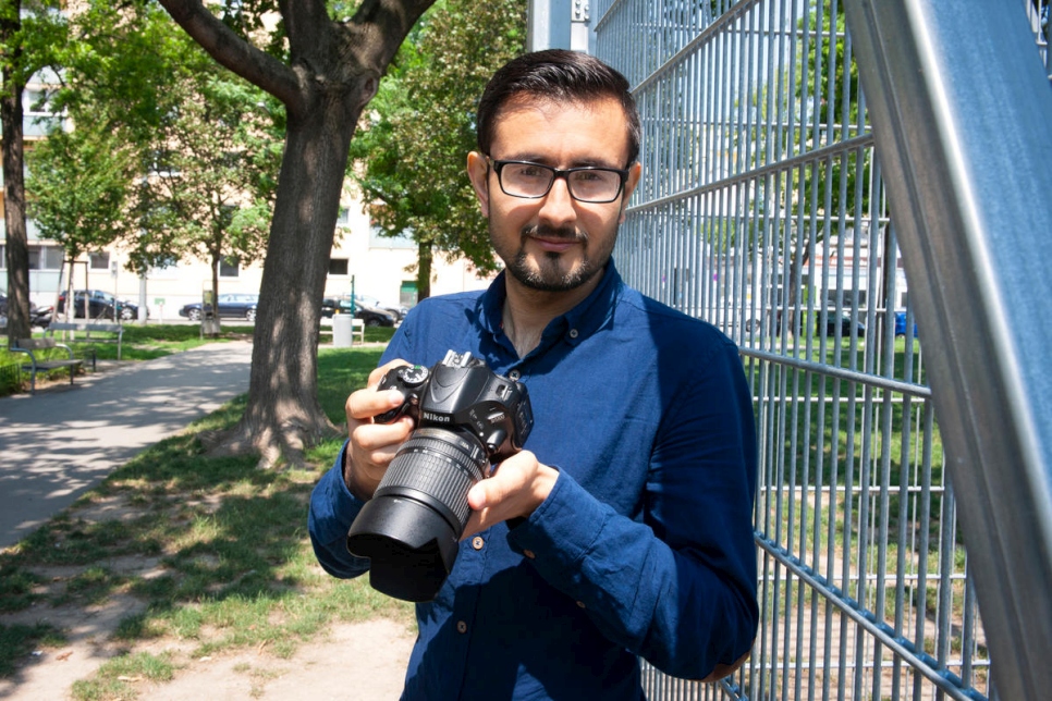 مرتضى إلهام، مصور فوتوغرافي خبير من أفغانستان، يشارك في دورة مجلة بيبر الإعلامية.