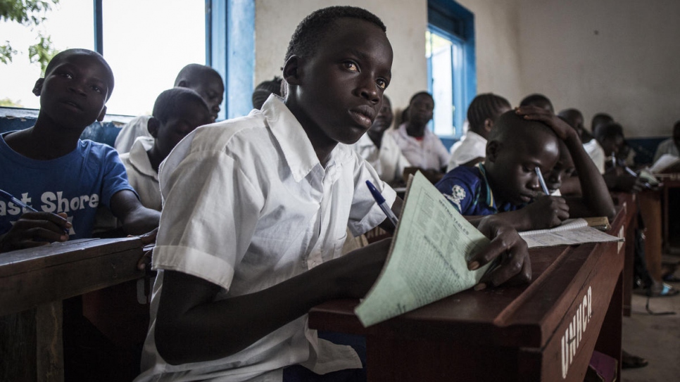 « J'étudie beaucoup et je m'entoure d'amis qui ont l'ambition de poursuivre leurs études aussi loin que possible », dit Gift, un réfugié sud-soudanais de 10 ans, qui vit au camp de réfugiés de Biringi, en République démocratique du Congo. 