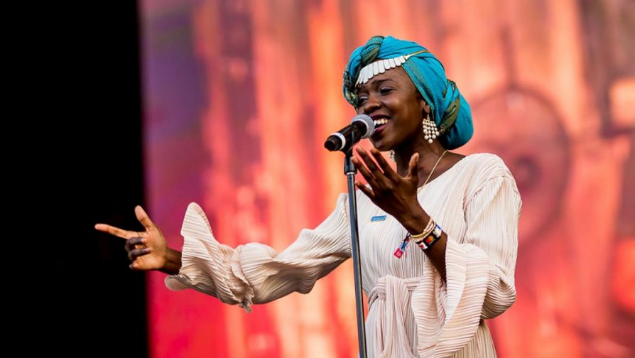 Slam poet speaks for refugees at music festival in Hungary