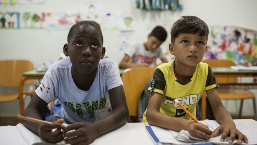 UNHCR, UNICEF en IOM vragen Europese staten aandacht voor onderwijs voor vluchtelingen- en migrantenkinderen