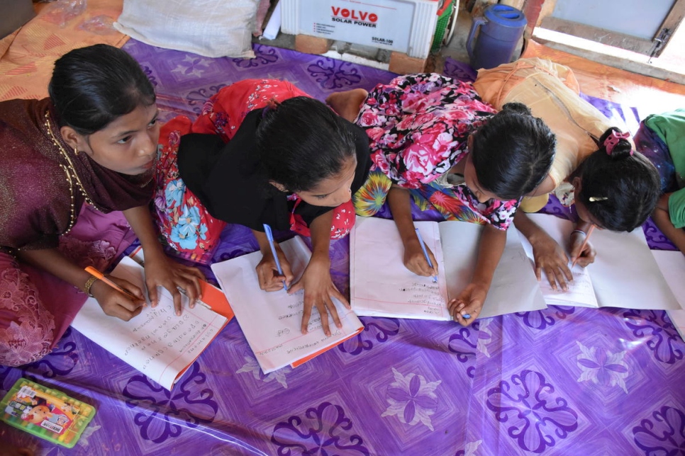 Young Rohingya refugees strive to keep dreams of an education alive