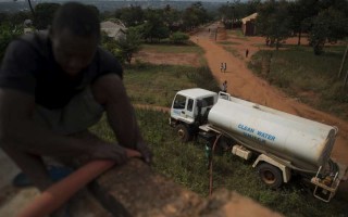 UNHCR is trucking in clean water as one of the responses to the cholera outbreak in the Kagunga area of Tanzania.