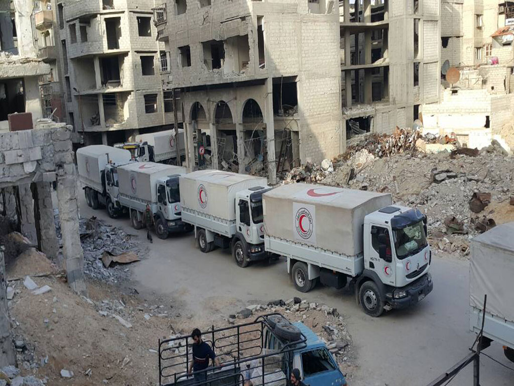 Un convoi de la Croix-Rouge est entré le 5 mars dans l’enclave syrienne assiégée de la Ghouta orientale pour apporter des secours à près de 400 000 civils qui y sont piégés. © HCR/Sajjad Malik