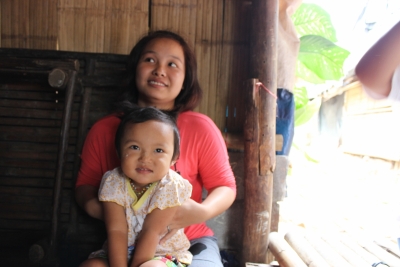 Moo Ra Win and her daughter, three years old Eh De Moo Ku Paw Hen, at their house in Ban Tham Hin Camp, Ratchaburi Province. ©UNHCR/P. Tonjunpong