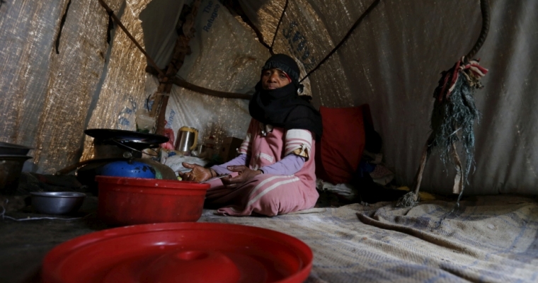 Zahrah, a widow and mother of eight displaced by war, sits in a makeshift shelter in Sana’a, Yemen.  © UNHCR/Mohammed Hamoud