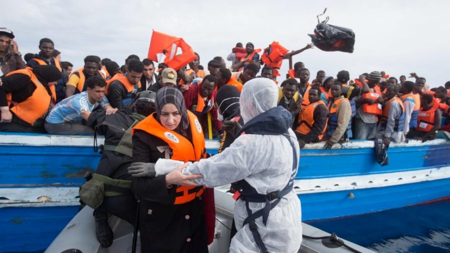 Καθώς οι αφίξεις στη Μεσόγειο μειώνονται ενώ οι θάνατοι αυξάνουν, η Υ.Α. καλεί για ενίσχυση των επιχειρήσεων έρευνας και διάσωσης