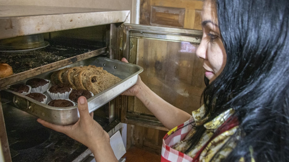 Deilys, a Venezuelan woman who has sought safety in Ecuador, now supports herself and her family through the vegan dessert business she runs out of her home.