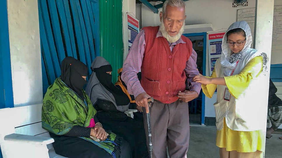 Naushin Anjum (right) guides her patient Abdul Quddus at the UNHCR-funded Physiotherapy and Physical Rehabilitation Centre in Shamlapur, Bangladesh.