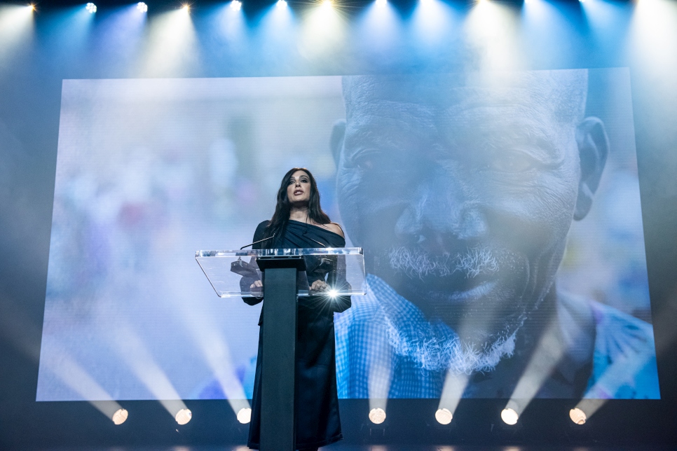 La aclamada cineasta libanesa, Nadine Labaki, mejor conocida por su película Capernaum, pronuncia un discurso sobre la apatridia. 