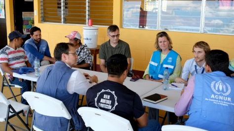 La Alta Comisionada Adjunta Kelly Clements visita el albergue Casa del Migrante, en El Ceibo, en la frontera norte de Guatemala.
		