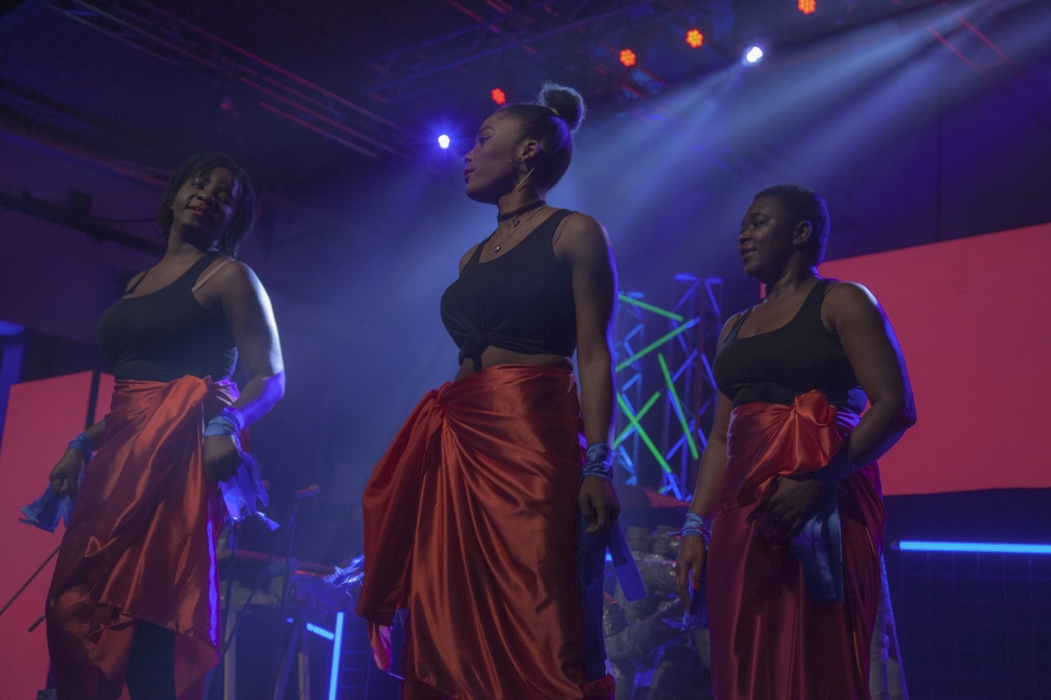 Wangha Neghes, el grupo de danza conformado por mujeres haitianas, durante su presentación en el Festival Al Ritmo de tus Pasos.