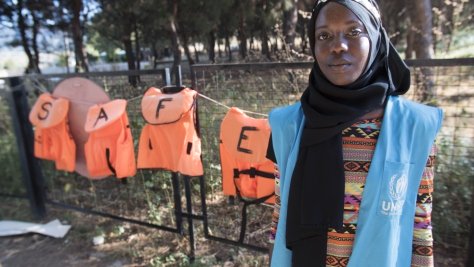 UNHCR High Profile Supporter Emi Mahmoud visits refugees in Greece
